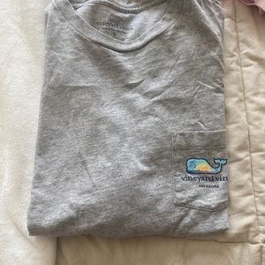 vineyard vines t shirt